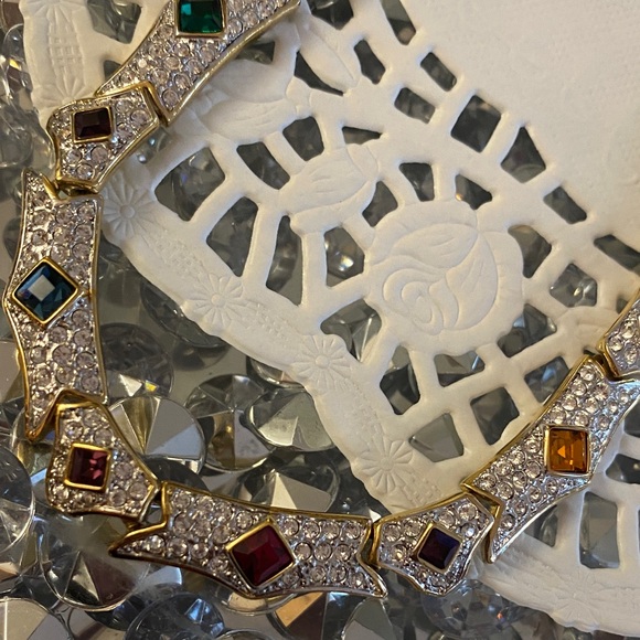 Vintage Crystals hinged collar Elegant Gold and Multicolor Gemstone Necklace - Picture 9 of 10
